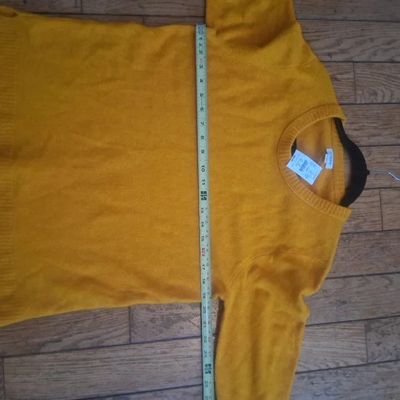 Women's J.Crew Super Soft Yarn Mustard Yellow Crewneck Sweater NWT - Picture 9 of 11